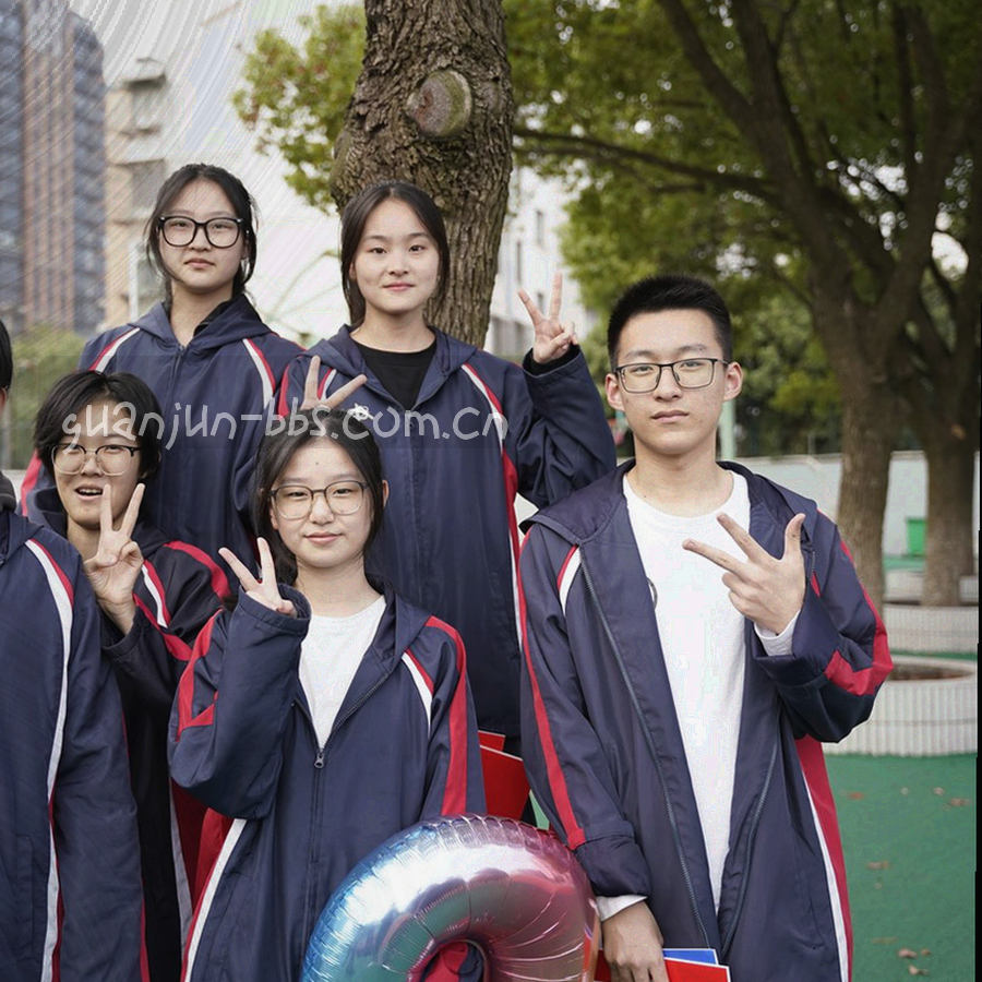 四个等分直角方格组成的田字结构，分别嵌入箭头、放大镜、纸页与扳手的抽象几何符号
